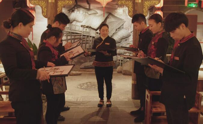 想提高火鍋加盟店利潤，得從培養(yǎng)服務員開始