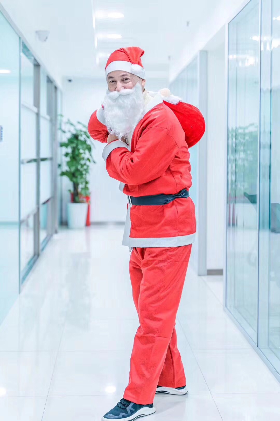 朝天門火鍋?zhàn)４蠹沂フQ節(jié)快樂(lè)！