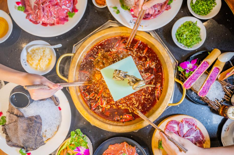 牛年大吉！朝天門火鍋?zhàn)４蠹?021年“?！睔鉀_天