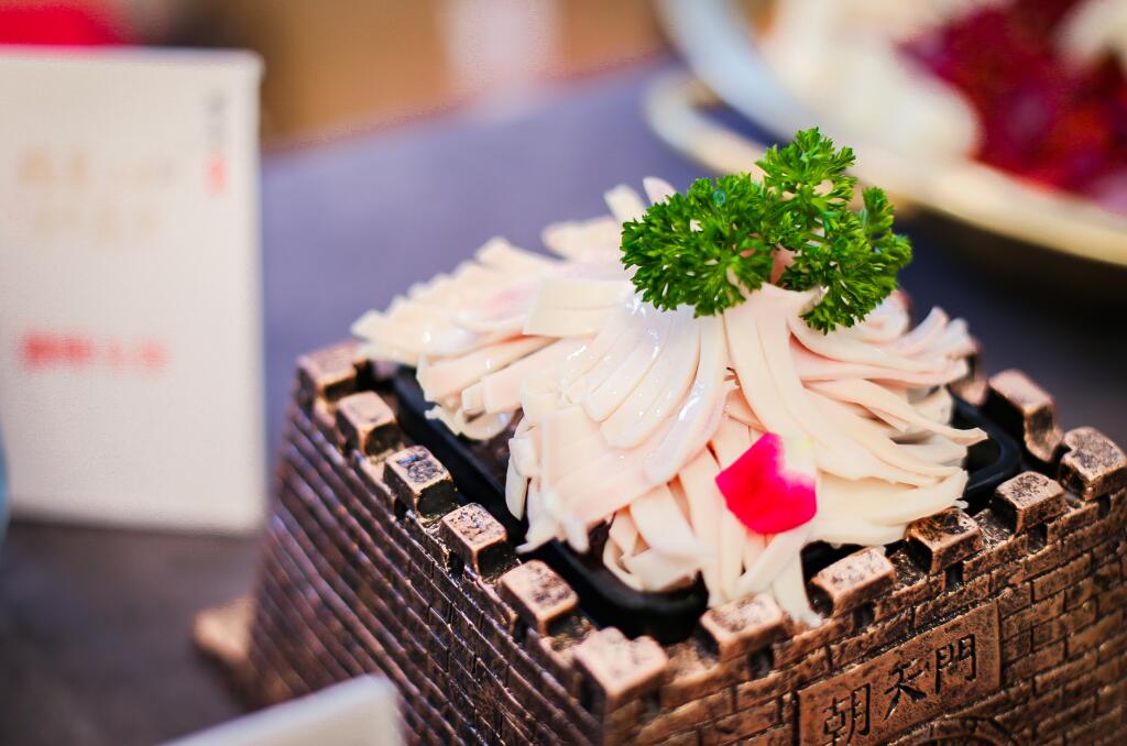 遵化開(kāi)火鍋加盟店，要遵循哪些市場(chǎng)規(guī)律？