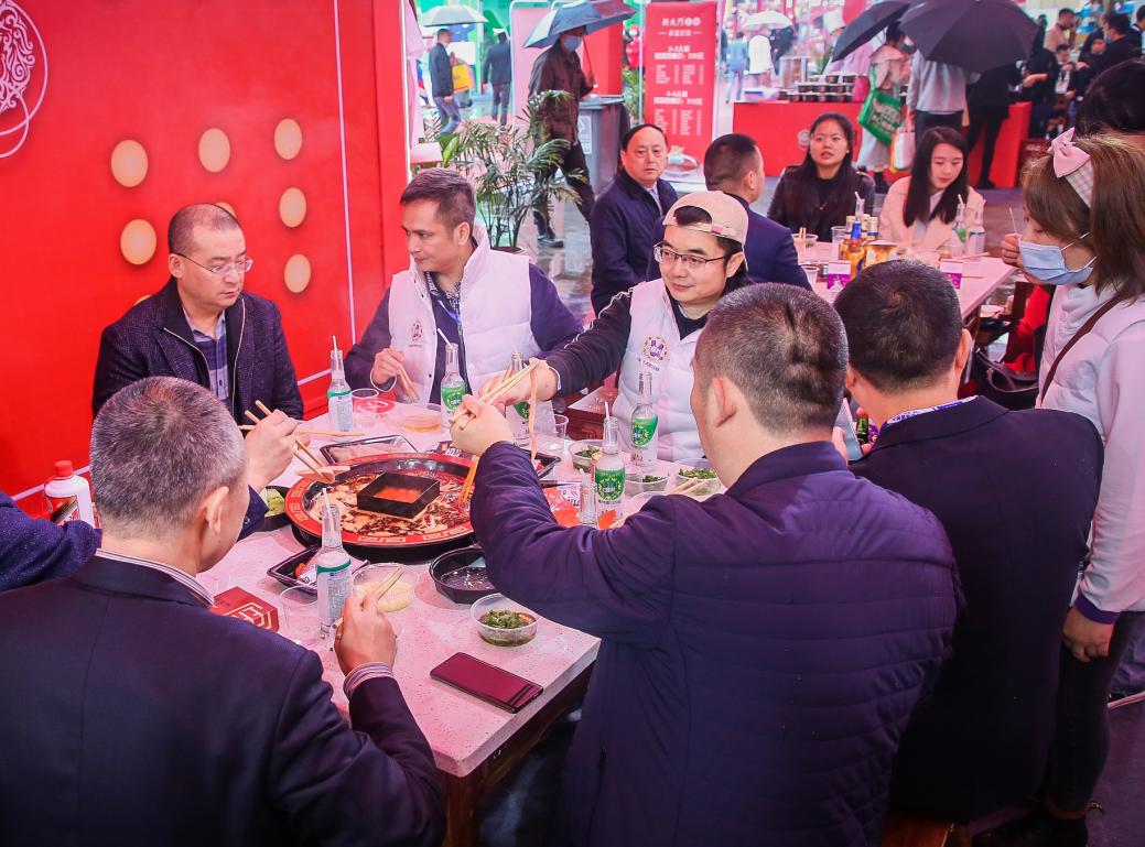 如何聯(lián)系朝天門火鍋總部？加盟電話是多少？