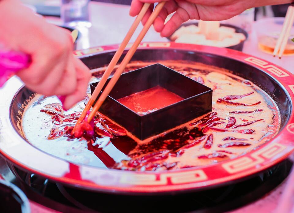 烏海開火鍋加盟店，如何開展?fàn)I銷小活動？