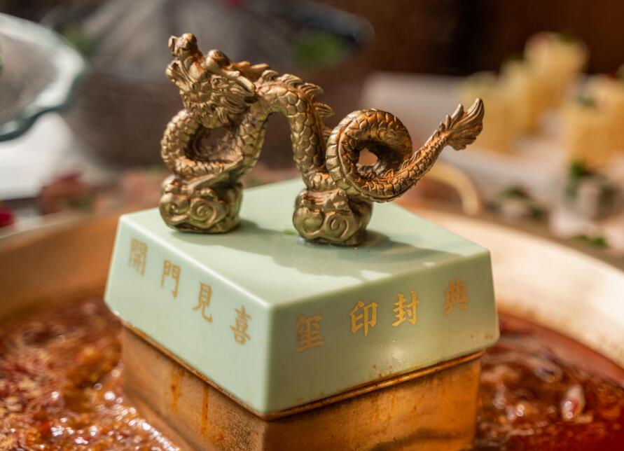 重慶南岸區(qū)開火鍋加盟店，怎樣打造新鮮感？