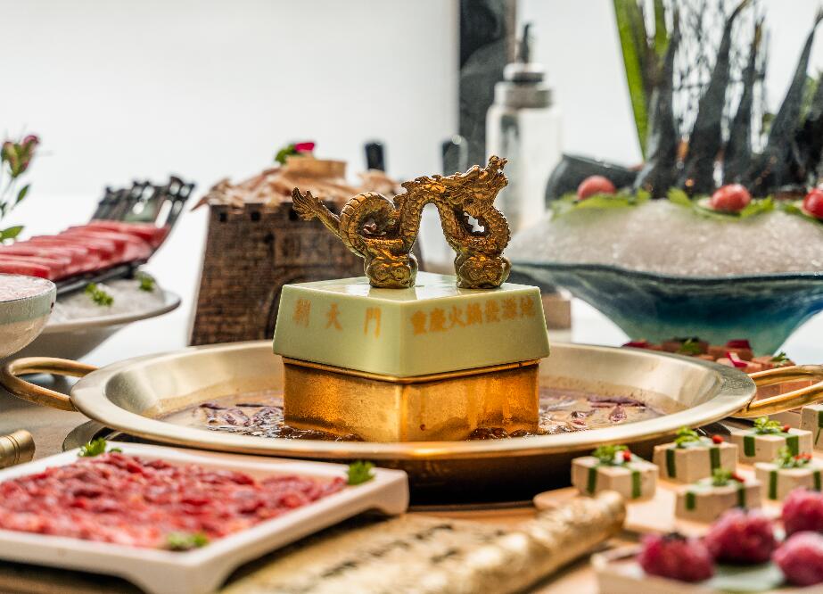 來朝天門吃火鍋，感受火鍋界的顏值天花板！