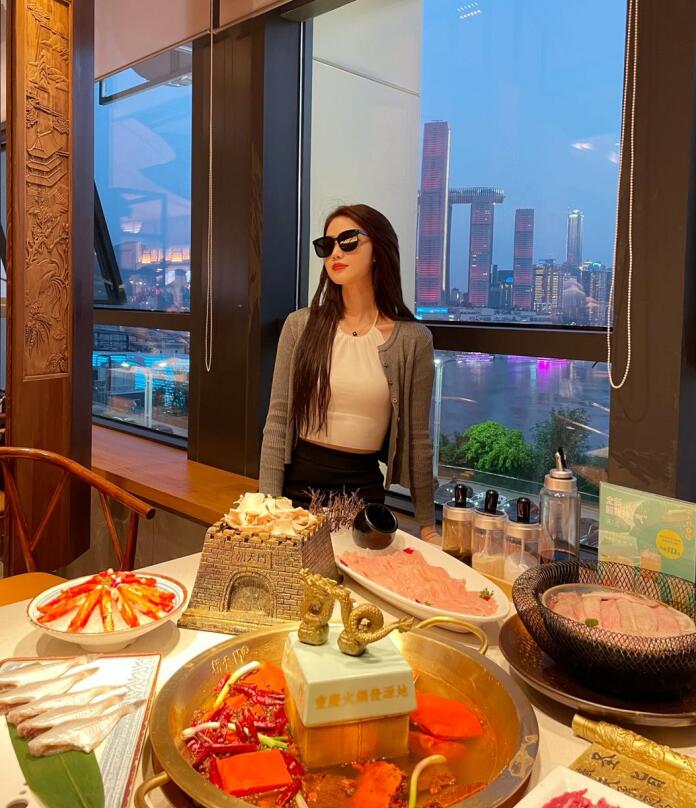 天冷了吃什么？朝天門為你送上熱辣滾燙的火鍋！