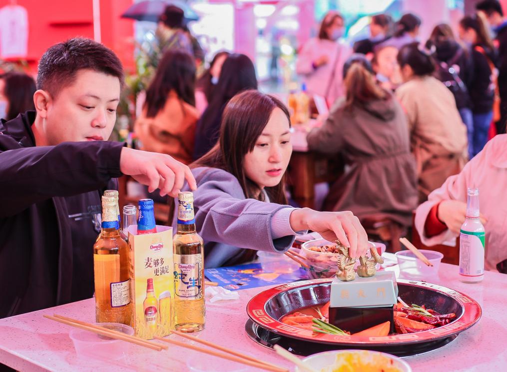 火鍋店出現(xiàn)差評，該怎樣應(yīng)對和解決？