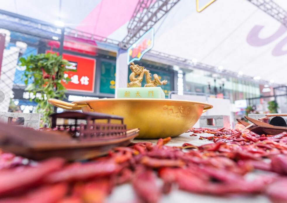 火鍋店沒(méi)錢(qián)做廣告？不妨試試免費(fèi)“廣告位”！