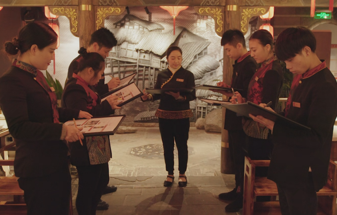 為什么大學(xué)生寧愿沒工作，也不愿意去當(dāng)服務(wù)員？