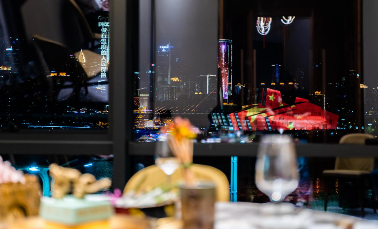 解放碑旅游打卡攻略！重慶土著帶你嗨玩，吃喝玩樂在這里！