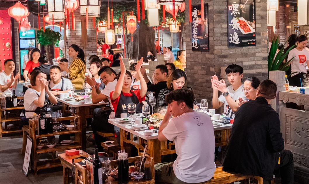 年輕人開始反向消費(fèi)，餐飲業(yè)應(yīng)該如何應(yīng)對？