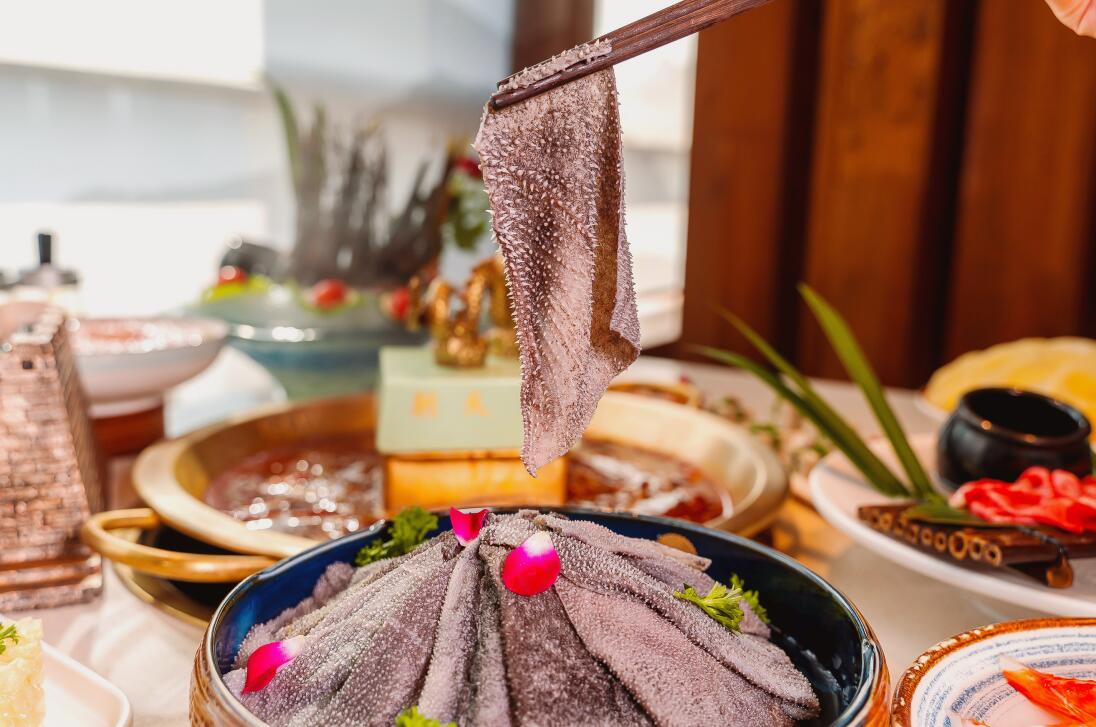 火鍋店的大招牌，特色重慶火鍋毛肚，這么做就對(duì)了！