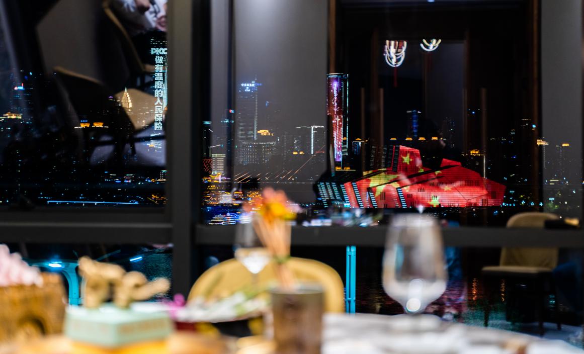 火鍋店生意好，不僅要特色，還要會(huì)宣傳！