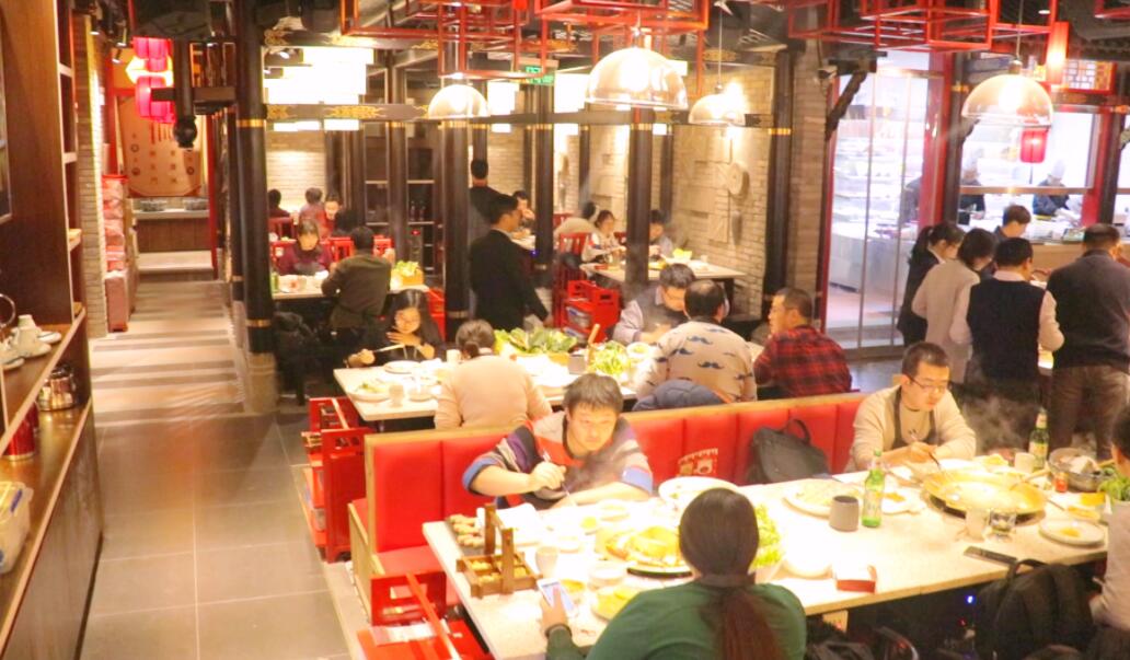 招5個(gè)服務(wù)員，可以開一家重慶火鍋店？