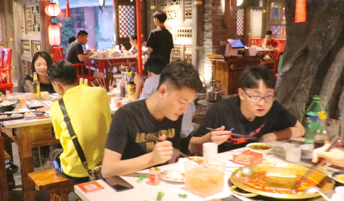 重慶火鍋，推出低價套餐，生意是否好？