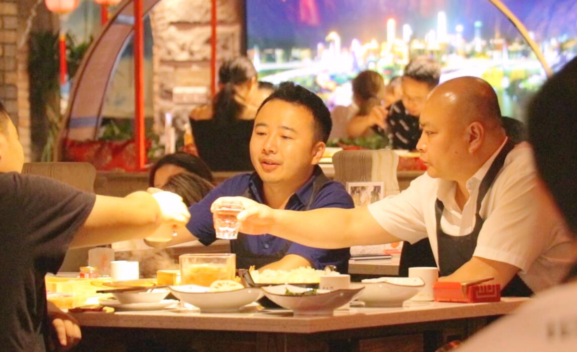 火鍋店選址在巷子里，如何招攬生意？